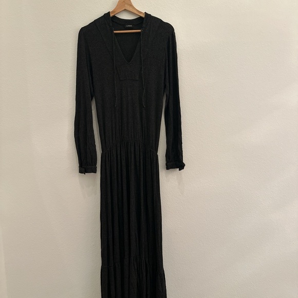 Dark grey maxi dress with V-neckline and long sleeves. Stretchy with movement - Picture 6 of 9